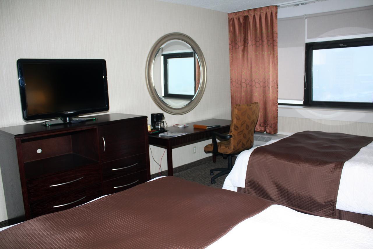Ramada By Wyndham Buffalo Downtown Room photo