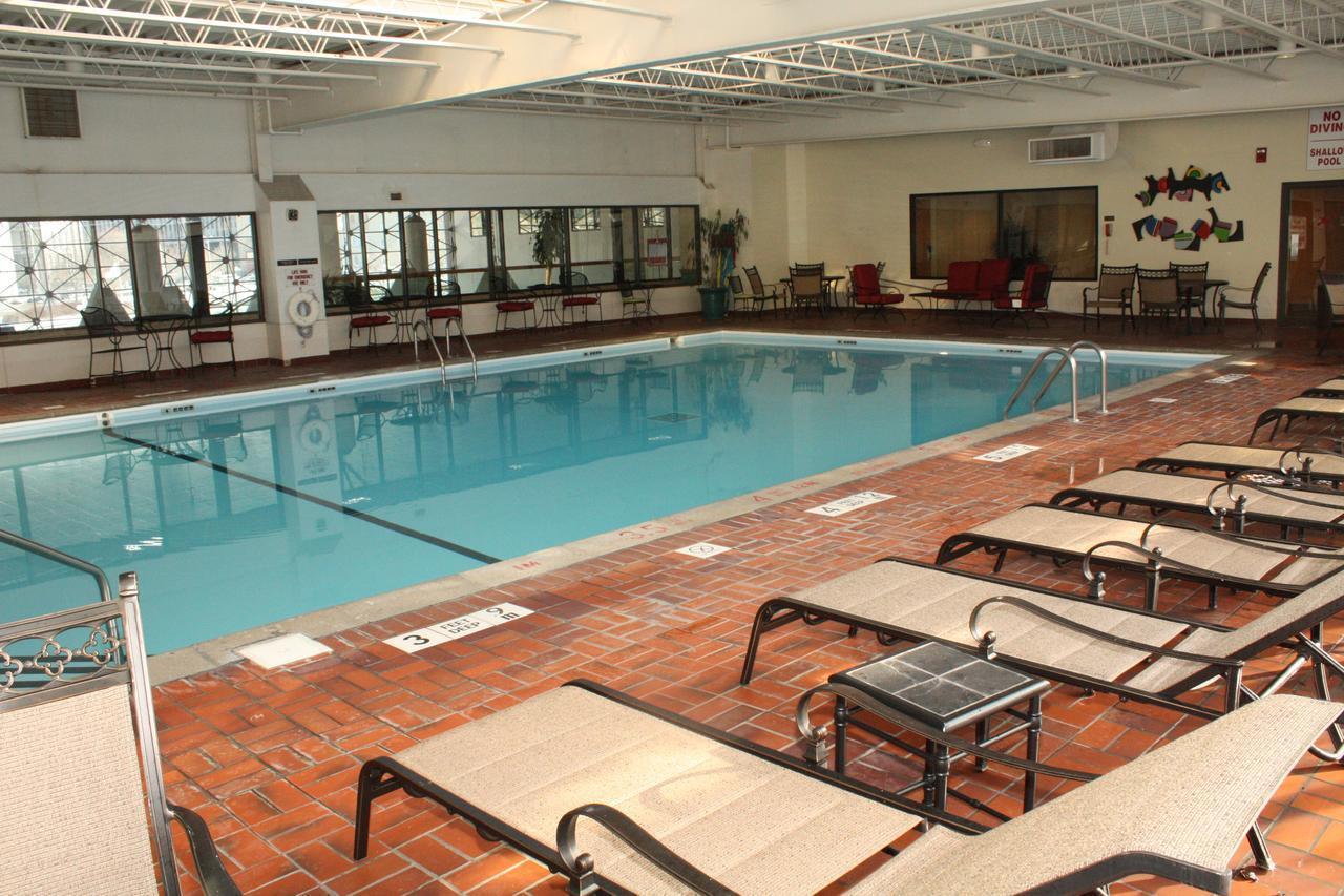 Ramada By Wyndham Buffalo Downtown Exterior photo