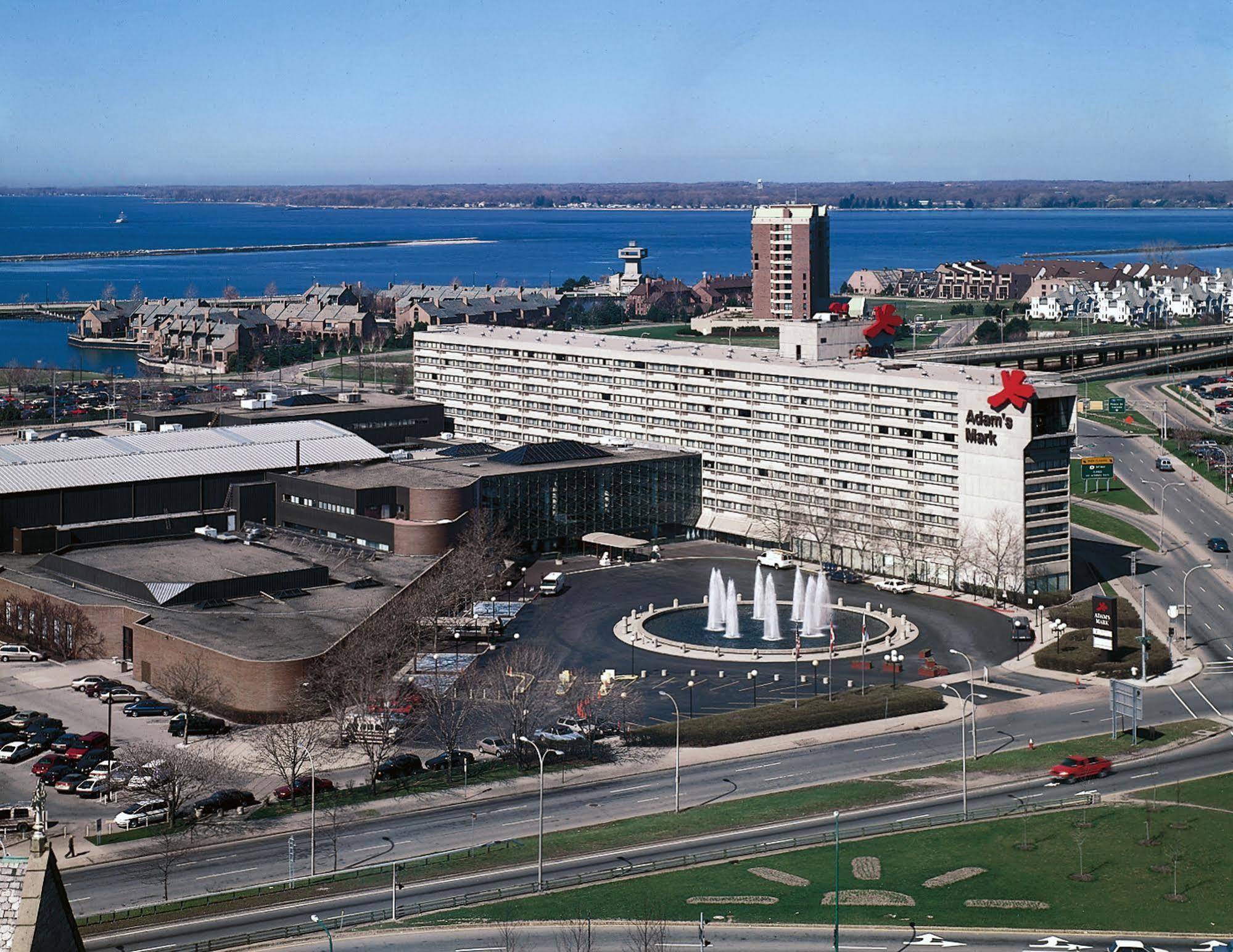 Ramada By Wyndham Buffalo Downtown Exterior photo