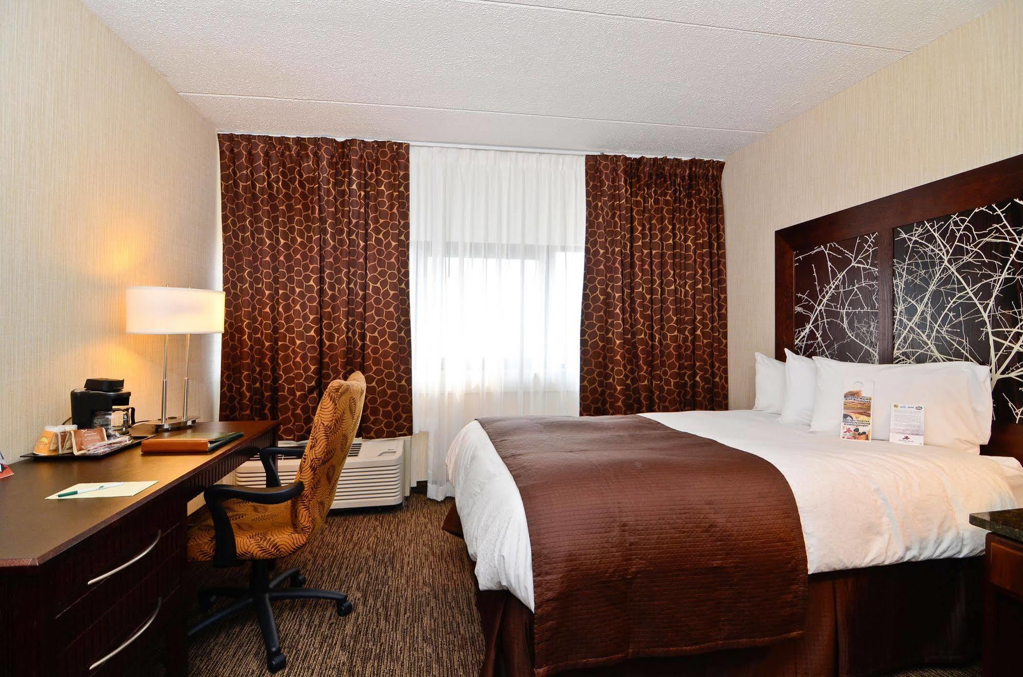 Ramada By Wyndham Buffalo Downtown Exterior photo