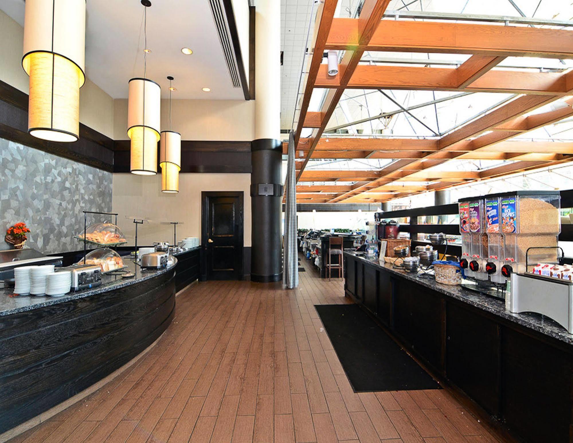 Ramada By Wyndham Buffalo Downtown Exterior photo